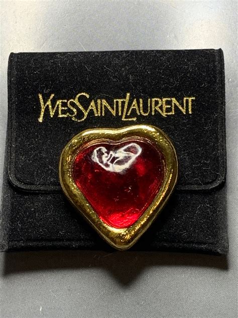 Yves Saint Laurent Herz Brosche und kleiner runder YSL Ketten 